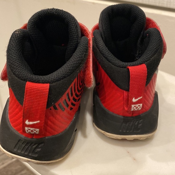 Nike Team Hustle D9 University Red AQ4225 600 Size 13C - Picture 7 of 9